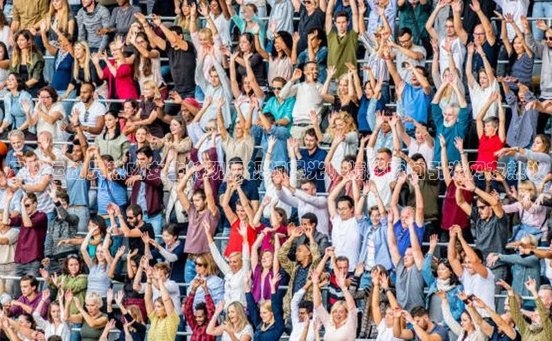 k8凯发官网平台挪威主权基金足球运动员热吻女主持现场视频曝光！精彩瞬间引发网友热议